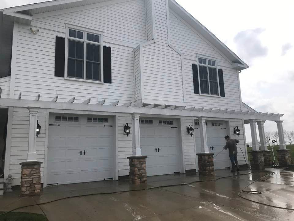 House Washing in Monticello, IL Thumbnail