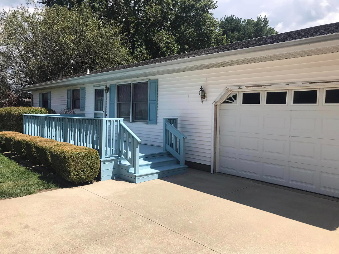 Power Washing and Deck Painting in Illiopolis, IL Thumbnail