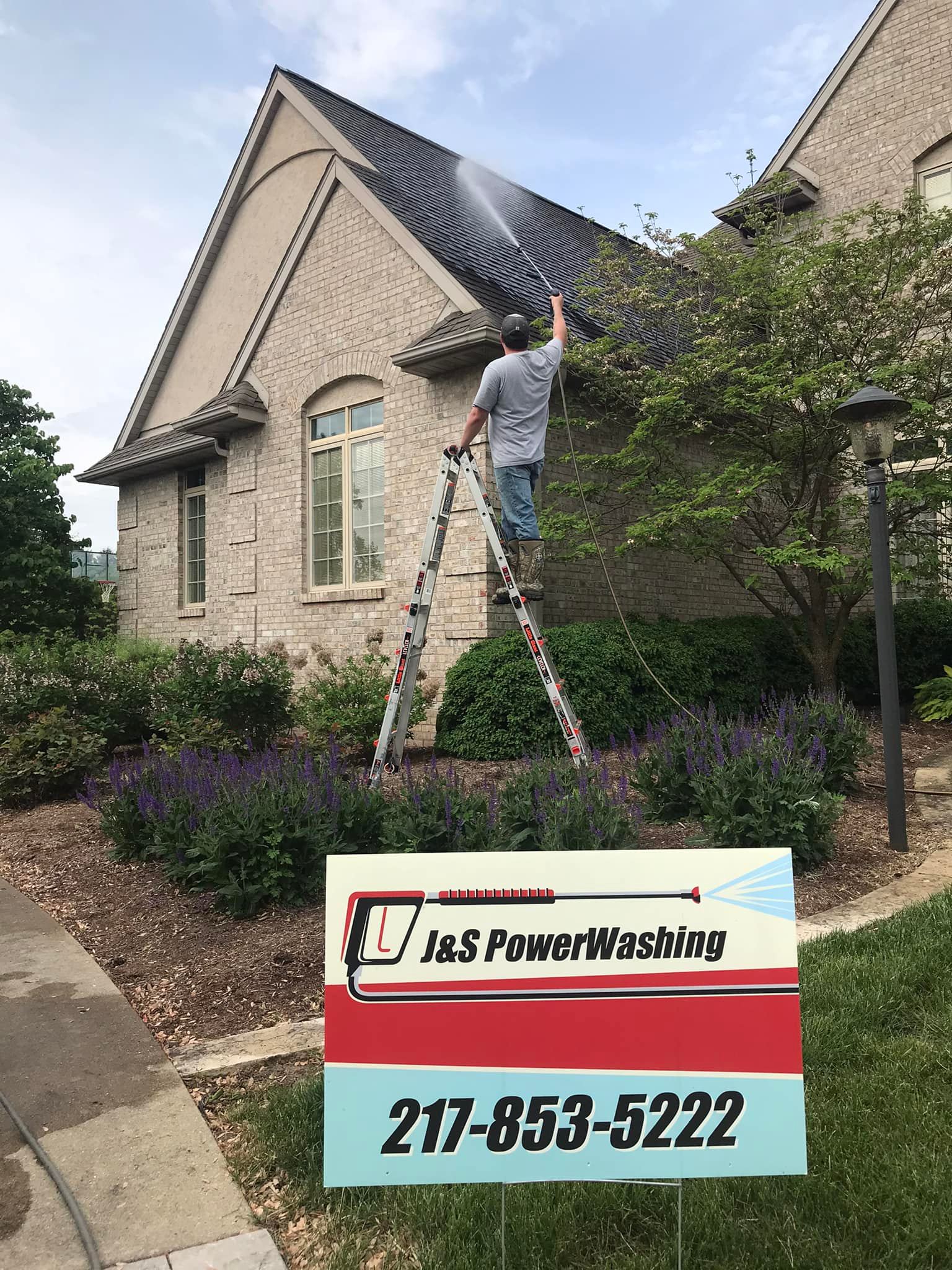 Roof Cleaning and Sidewalk Cleaning in Decatur, IL Thumbnail
